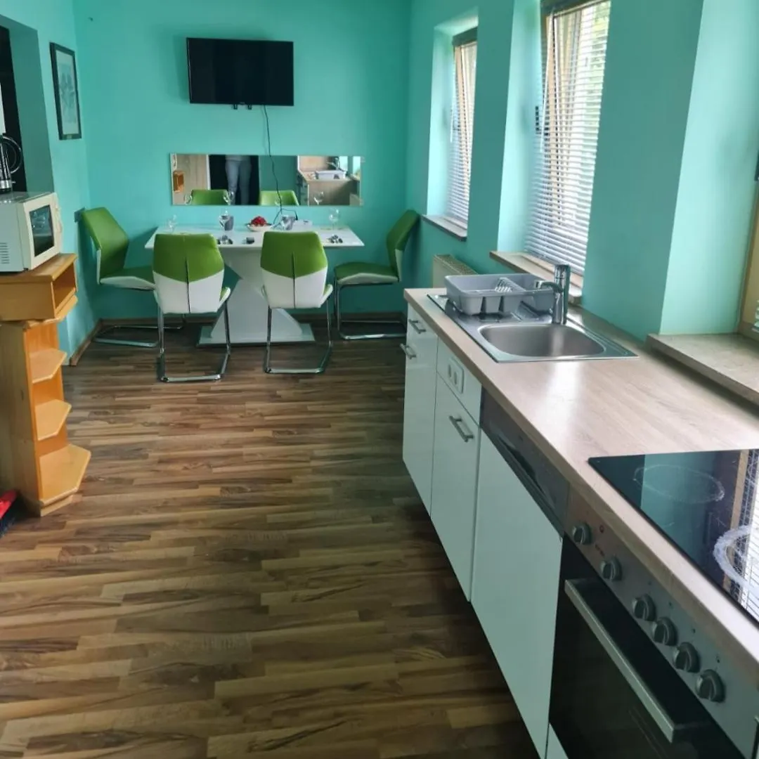 **  Hotel Neue Krone Markt Erlbach ألمانيا